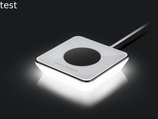 2018 Christmas Promotional Customized Patent Led Desk Lamp with Qi Wireless Charging Pad for xiaomi mi pad 2 for iPhone Xs Max